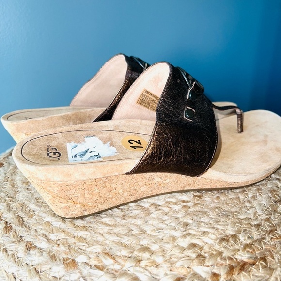 UGG Australia Briella Bronze T-Strap Sandals - Picture 5 of 8